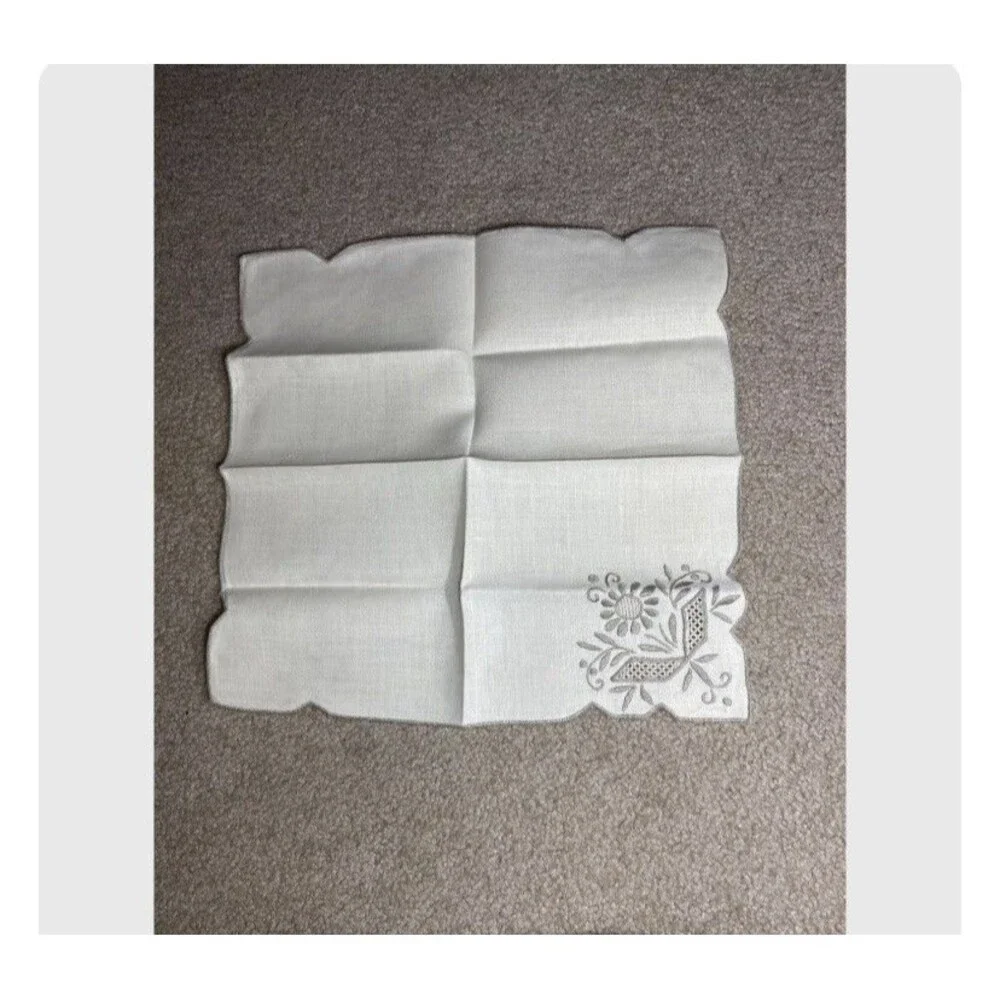 Set of 6 Vintage White Linen Napkins Hand Embroidered Scalloped Edge Whitework